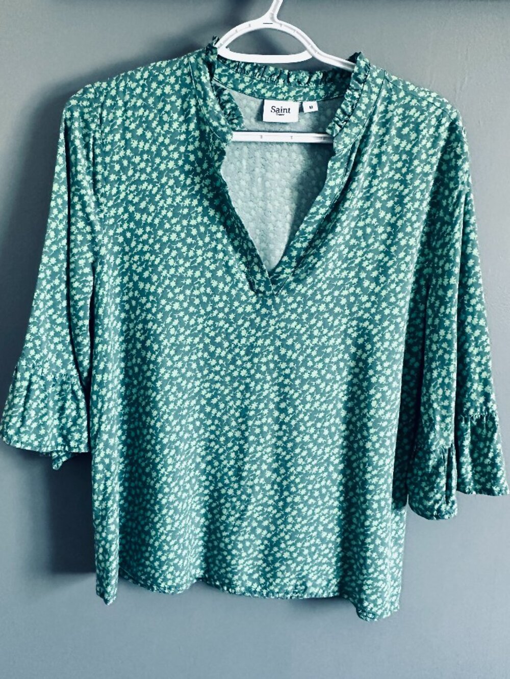 Saint Tropez Floral Green 3/4 length sleeve blouse V neck Women's M like new